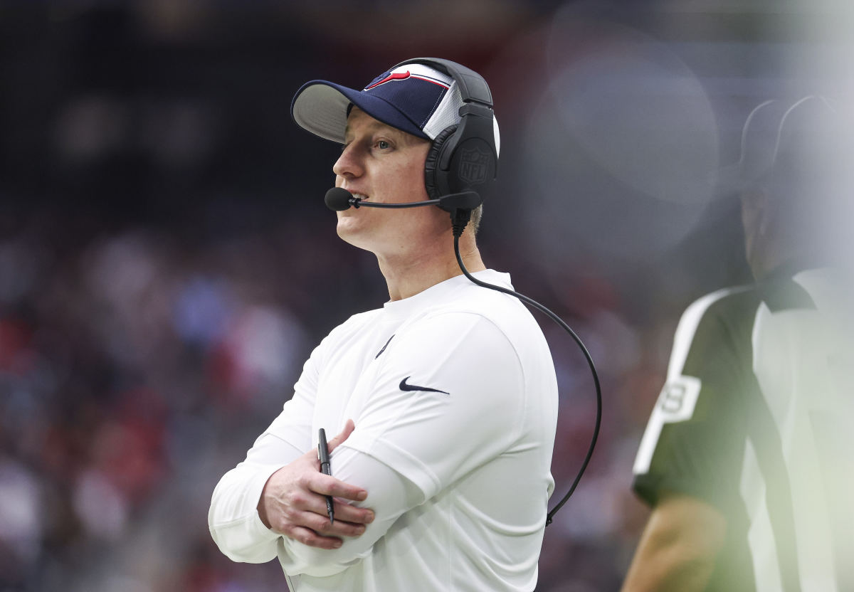 Houston Texans offensive coordinator Bobby Slowik on the sideline during the game against the Tennessee Titans at NRG Stadium.